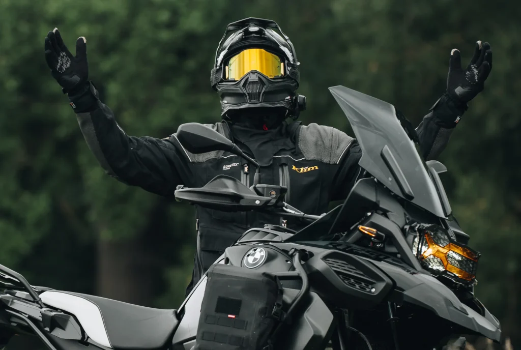 LEAD lone rider photo heat